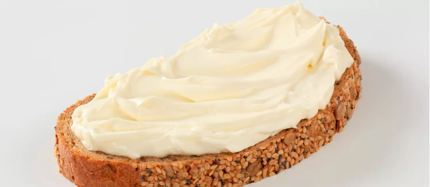 une tartine avec un produit créer à partir de lactosérum